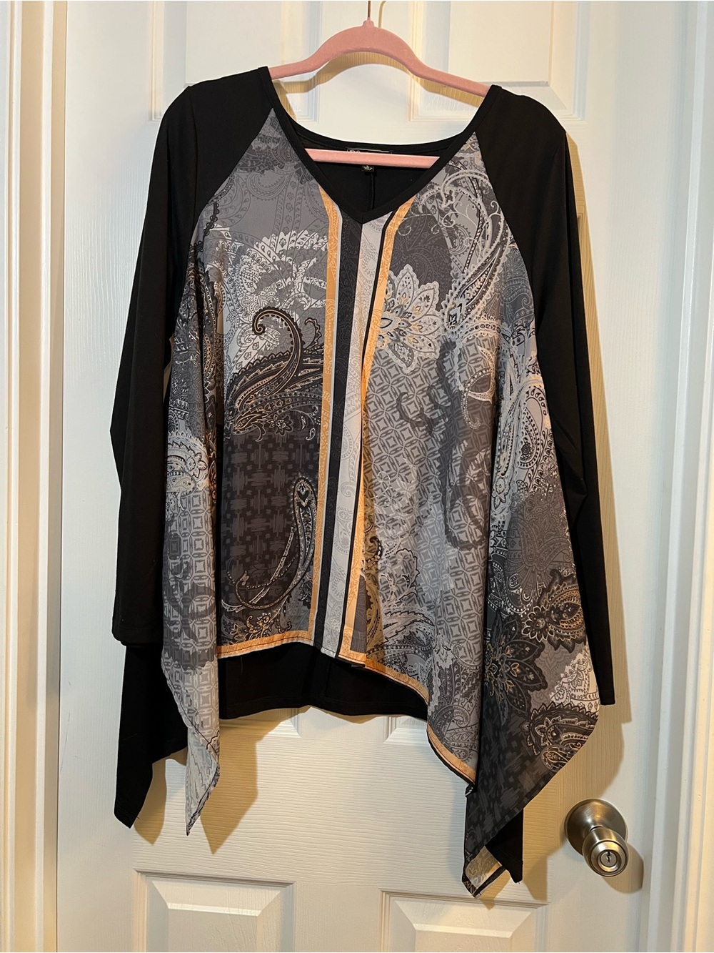 🦋 NWOT DG2 by Diane Gilman Black and Gray Paisley Handkerchief-Hem Tunic size L